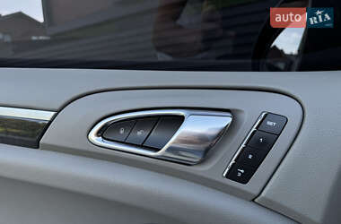 Внедорожник / Кроссовер Porsche Cayenne 2012 в 