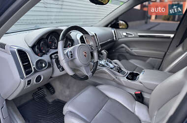 Внедорожник / Кроссовер Porsche Cayenne 2012 в 