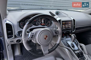 Внедорожник / Кроссовер Porsche Cayenne 2012 в 