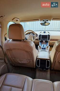 Внедорожник / Кроссовер Porsche Cayenne 2010 в 
