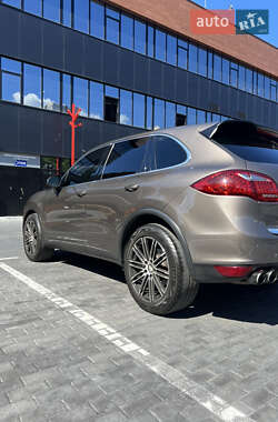 Внедорожник / Кроссовер Porsche Cayenne 2012 в 