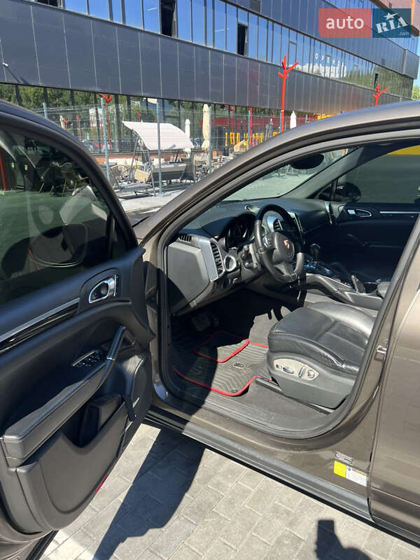 Внедорожник / Кроссовер Porsche Cayenne 2012 в Киеве фото 6 Внедорожник / Кроссовер Porsche Cayenne 2012 в Киеве