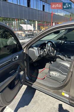 Внедорожник / Кроссовер Porsche Cayenne 2012 в 