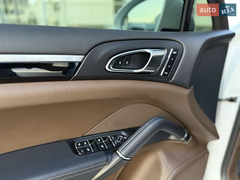 Позашляховик / Кросовер Porsche Cayenne 2016 в Одесі фото 11 Позашляховик / Кросовер Porsche Cayenne 2016 в Одесі