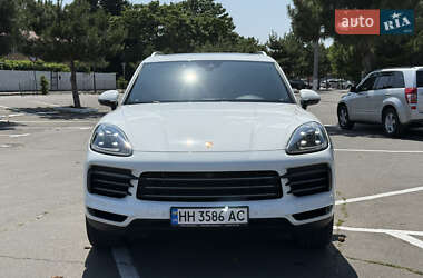 Внедорожник / Кроссовер Porsche Cayenne 2017 в 