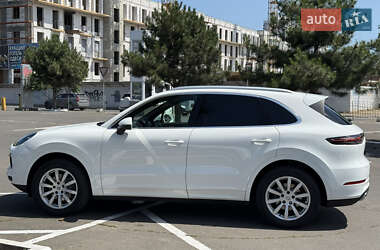 Внедорожник / Кроссовер Porsche Cayenne 2017 в 