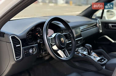 Внедорожник / Кроссовер Porsche Cayenne 2017 в 