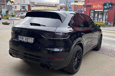 Внедорожник / Кроссовер Porsche Cayenne 2021 в 