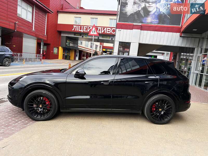 Позашляховик / Кросовер Porsche Cayenne 2021 в Львові