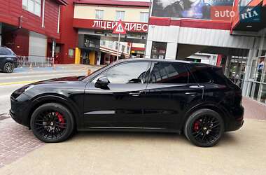Внедорожник / Кроссовер Porsche Cayenne 2021 в 