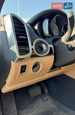 Позашляховик / Кросовер Porsche Cayenne 2013 в 