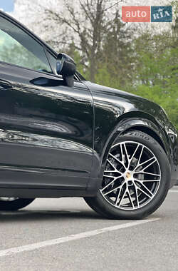 Внедорожник / Кроссовер Porsche Cayenne 2023 в 