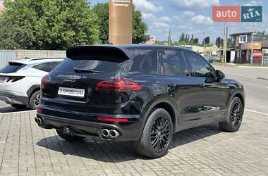 Внедорожник / Кроссовер Porsche Cayenne 2016 в 