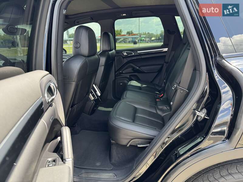 Внедорожник / Кроссовер Porsche Cayenne 2016 в Кременчуге