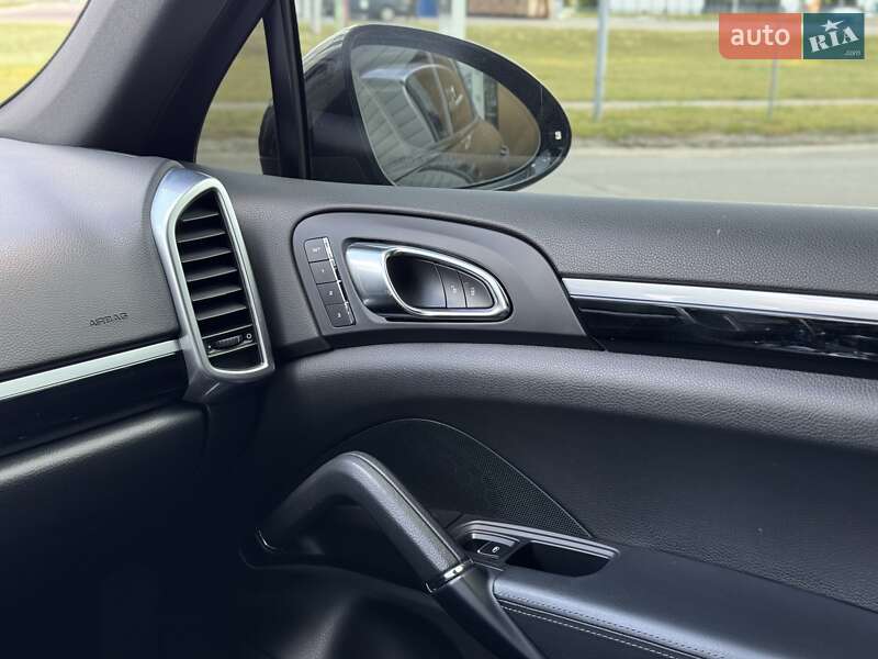 Внедорожник / Кроссовер Porsche Cayenne 2016 в Кременчуге