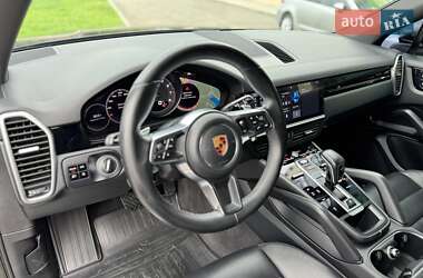 Внедорожник / Кроссовер Porsche Cayenne 2018 в 