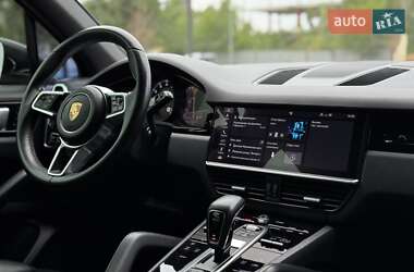 Внедорожник / Кроссовер Porsche Cayenne 2018 в 