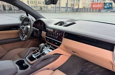 Внедорожник / Кроссовер Porsche Cayenne 2022 в 