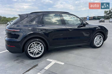 Внедорожник / Кроссовер Porsche Cayenne 2018 в 