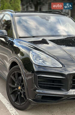 Внедорожник / Кроссовер Porsche Cayenne 2018 в 
