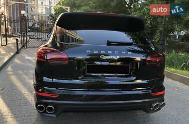 Позашляховик / Кросовер Porsche Cayenne 2015 в 