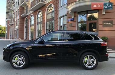 Позашляховик / Кросовер Porsche Cayenne 2015 в 
