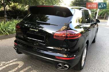 Позашляховик / Кросовер Porsche Cayenne 2015 в 