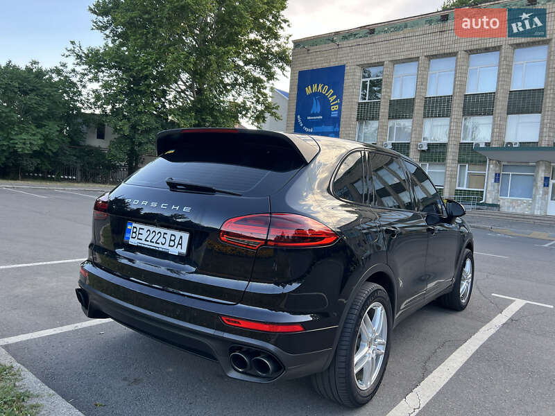 Внедорожник / Кроссовер Porsche Cayenne 2015 в Николаеве