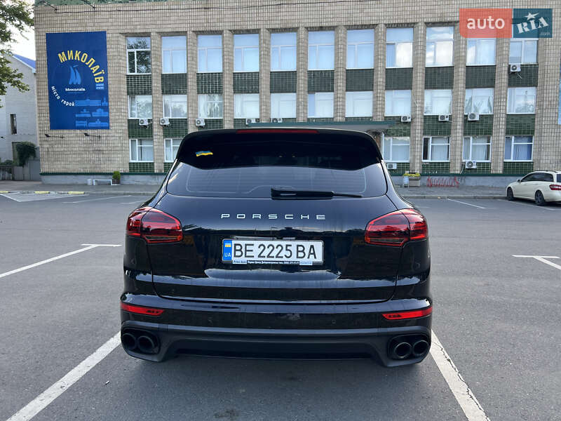 Внедорожник / Кроссовер Porsche Cayenne 2015 в Николаеве