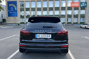 Внедорожник / Кроссовер Porsche Cayenne 2015 в 