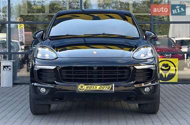Внедорожник / Кроссовер Porsche Cayenne 2015 в 