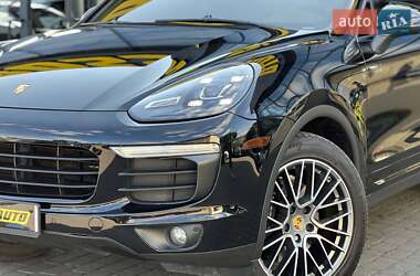 Внедорожник / Кроссовер Porsche Cayenne 2015 в 