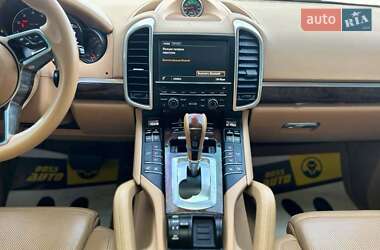 Внедорожник / Кроссовер Porsche Cayenne 2015 в 