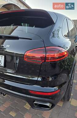 Внедорожник / Кроссовер Porsche Cayenne 2016 в 