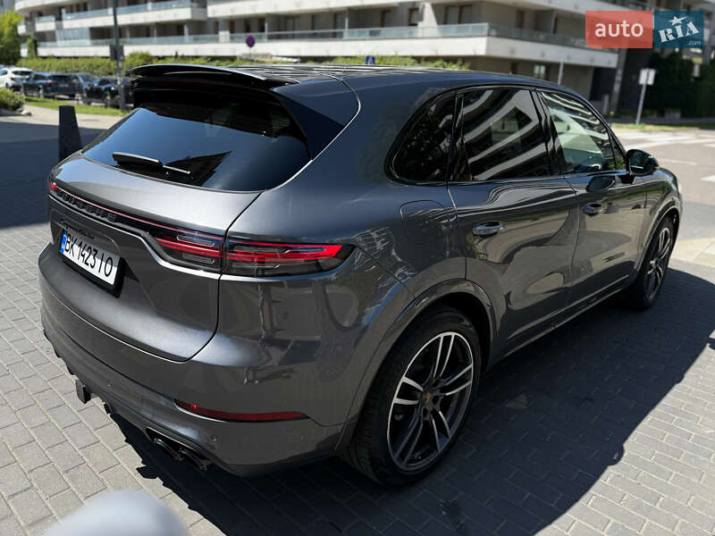 Внедорожник / Кроссовер Porsche Cayenne 2023 в Ровно