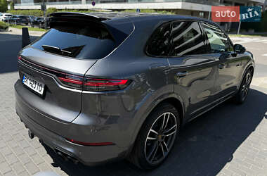 Внедорожник / Кроссовер Porsche Cayenne 2023 в 