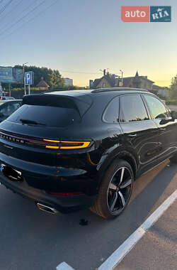 Позашляховик / Кросовер Porsche Cayenne 2024 в 