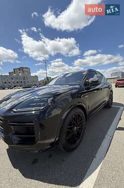Внедорожник / Кроссовер Porsche Cayenne 2023 в 