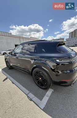 Внедорожник / Кроссовер Porsche Cayenne 2023 в 