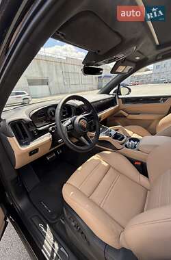 Внедорожник / Кроссовер Porsche Cayenne 2023 в 