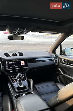 Внедорожник / Кроссовер Porsche Cayenne 2019 в 
