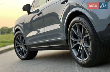 Внедорожник / Кроссовер Porsche Cayenne 2024 в 