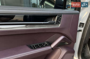 Внедорожник / Кроссовер Porsche Cayenne 2024 в 