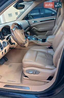 Внедорожник / Кроссовер Porsche Cayenne 2012 в 