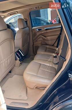 Внедорожник / Кроссовер Porsche Cayenne 2012 в 