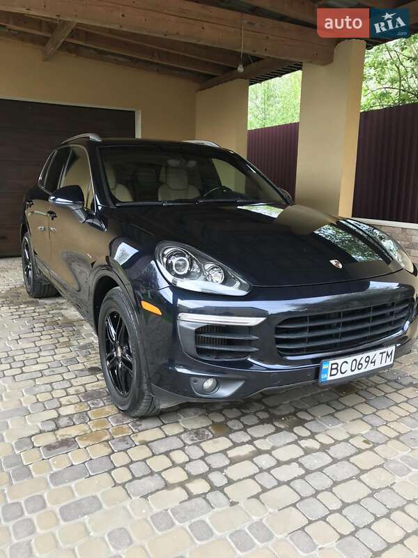 Внедорожник / Кроссовер Porsche Cayenne 2015 в 