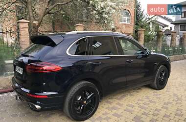 Внедорожник / Кроссовер Porsche Cayenne 2015 в 