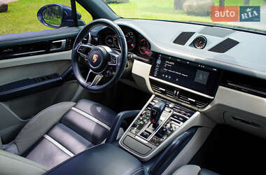 Внедорожник / Кроссовер Porsche Cayenne 2019 в 