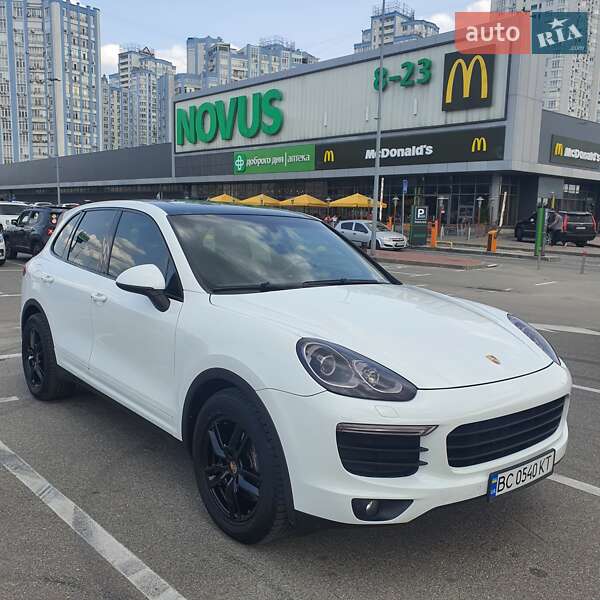 Позашляховик / Кросовер Porsche Cayenne 2016 в Києві