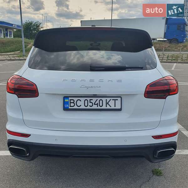 Позашляховик / Кросовер Porsche Cayenne 2016 в Києві